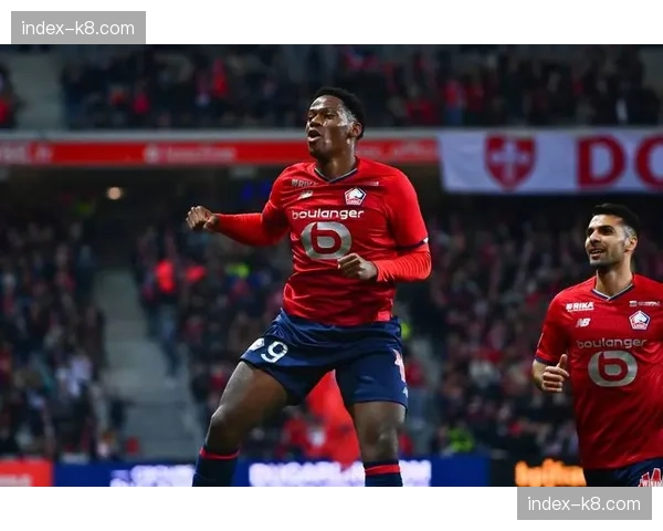 半场战报：里尔1-0布雷斯特，主队控球率65%但仅5次射门