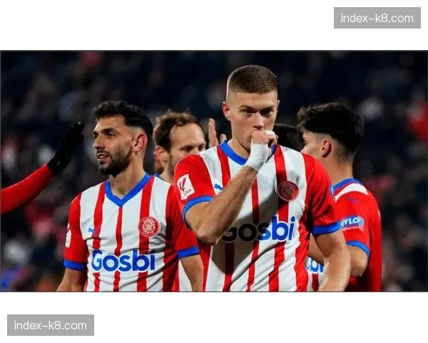 评论:赫罗纳高开低走,连续四轮不胜暴露阵容深度问题。 评论:赫罗纳高开低走,连续四轮不胜暴露阵容深度问题。