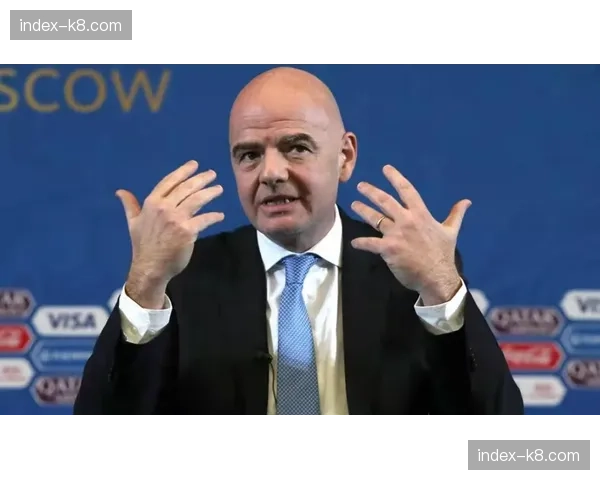 德劳伦蒂斯指责国际足联和欧足联欺诈，要求对规则进行改革